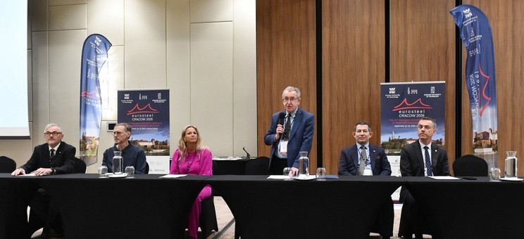 Prezydium podczas otwarcia konferencji,