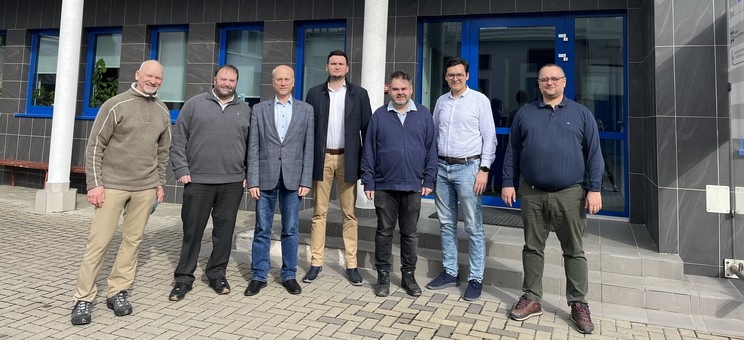 Od lewej: S. Florian, D. Coombe, prof. J. Sęp, P. Figiel, prof. PRz M. Góral, dr inż. T. Kubaszek, prof. PRzM. Drajewicz.
