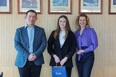 Stypendystka ministra nauki z dziekanką WZ prof. PRz B. Zatwarnicką-Madurą i prorektorem ds. studenckich i umiędzynarodowienia prof. PRz B. Millerem,