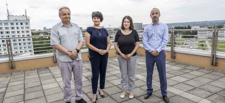 Od lewej: prof. L. Lichołai, prof. PRz B. Babiarz, dr inż. J. Krasoń, dr inż. P. Miąsik,